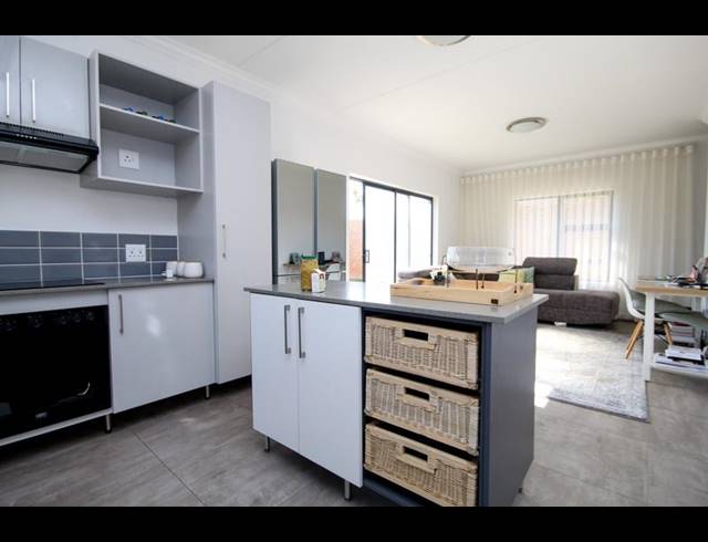 3 BEDROOM HOUSE FOR SALE IN THATCHFIELD